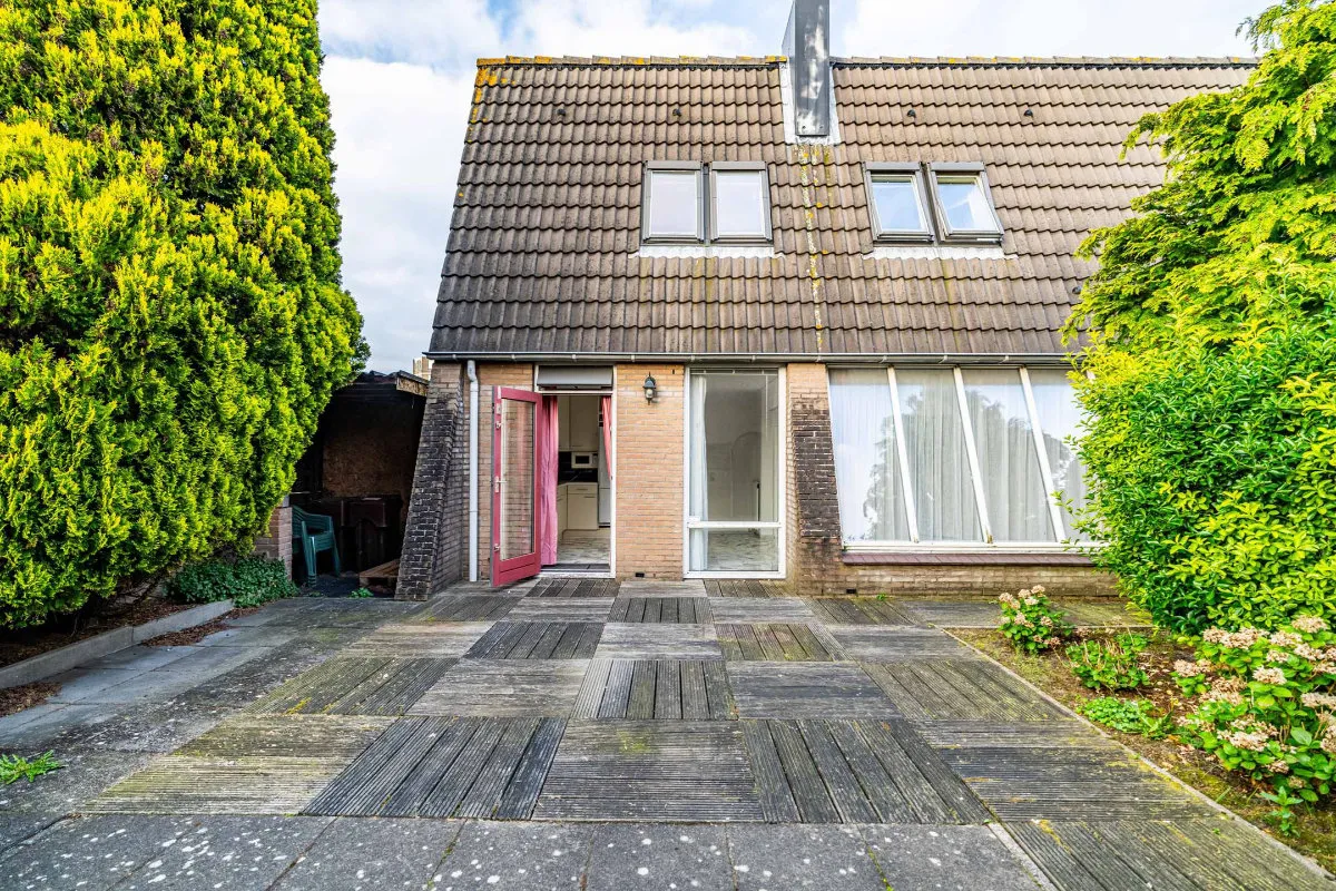 La casa vista dal giardino